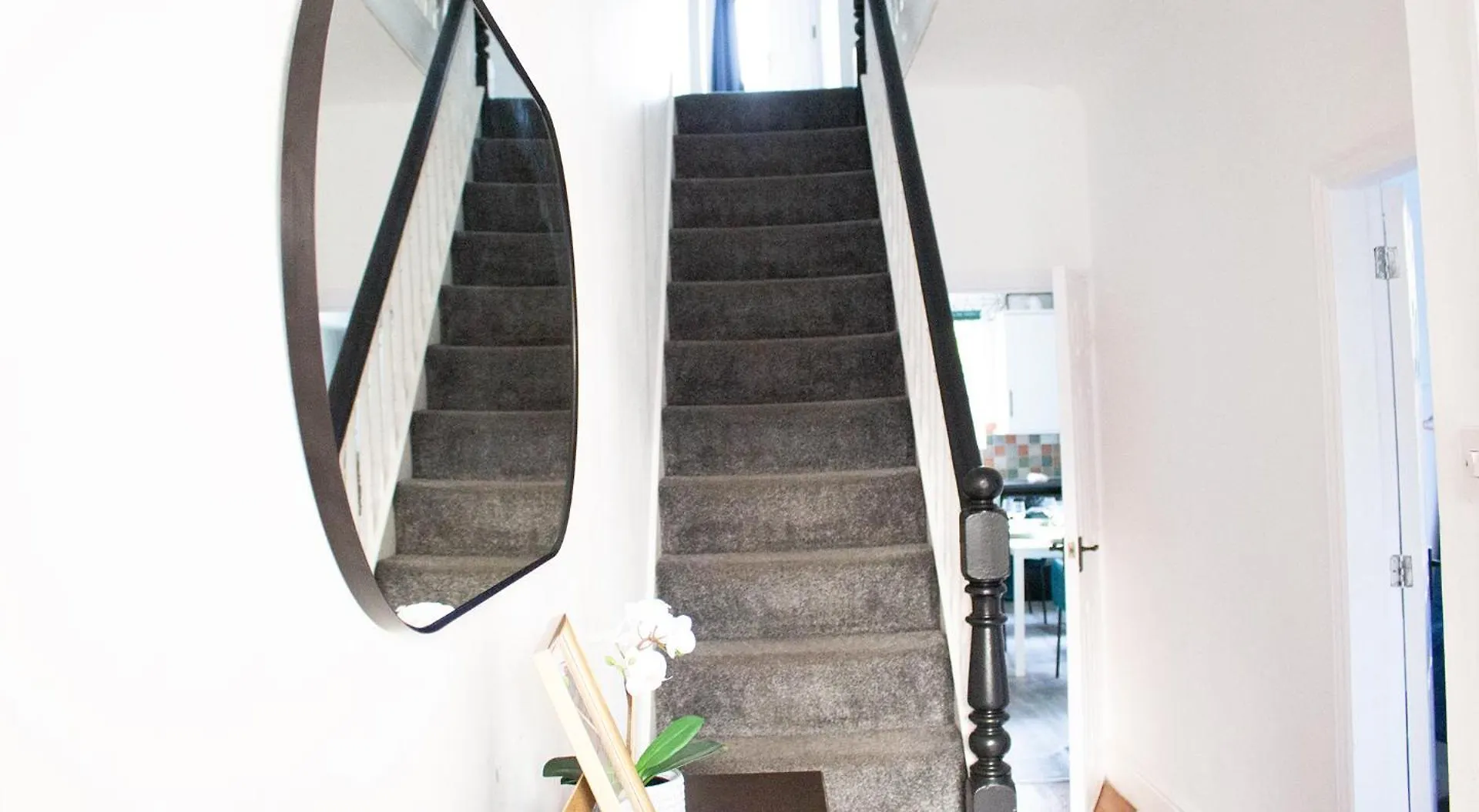 4 Bedroom House, Prime Location, Free Parking Nottingham